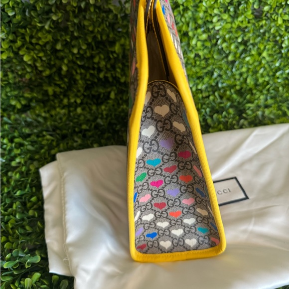 New Gucci Supreme Hearts Tote Bag - Picture 2 of 10
